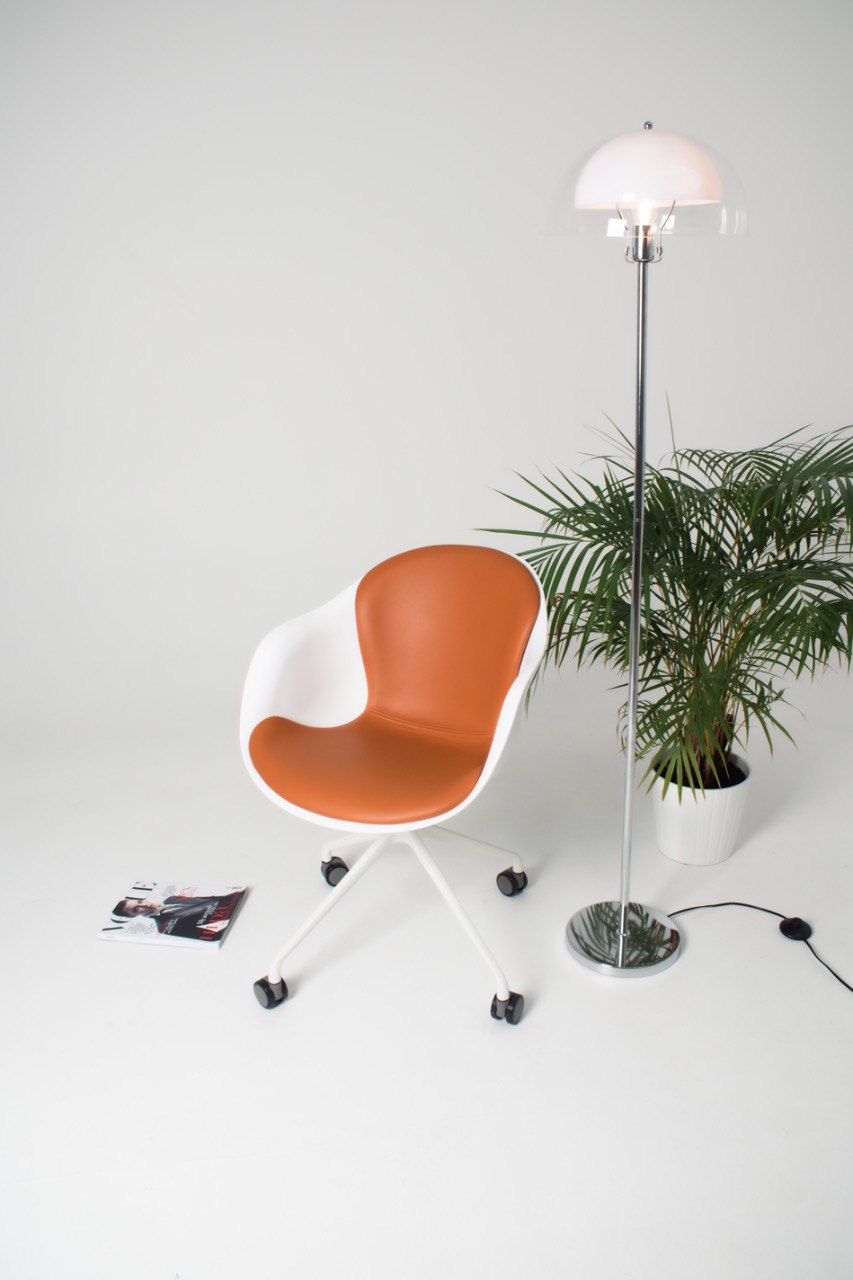 Стул компьютерный оранжевый