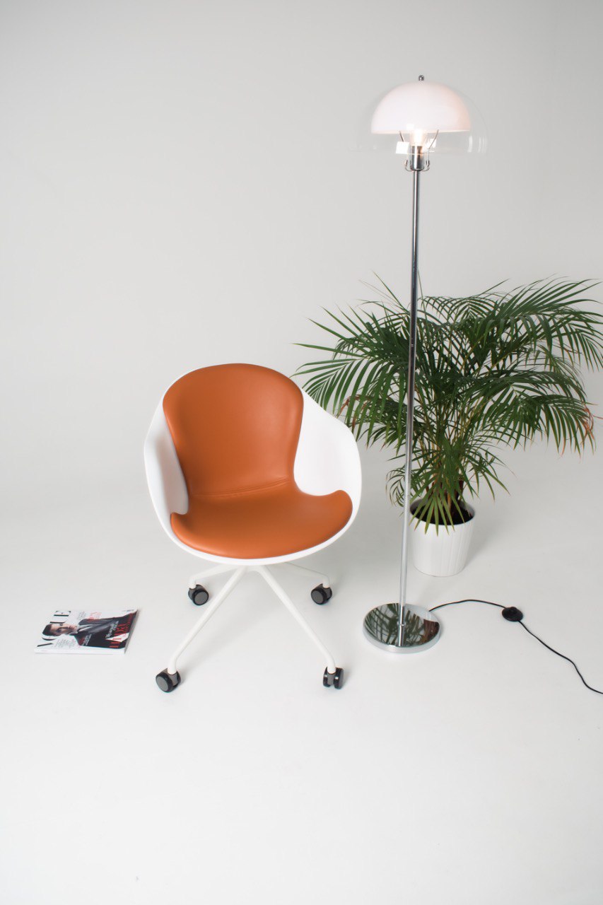 Стул компьютерный оранжевый 2